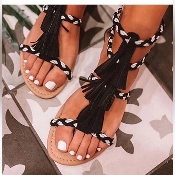 Clearance QUPID BRAIDED GLADIATOR SANDAL BLACK & WHITE SUEDE 8 - Picture 1 of 10